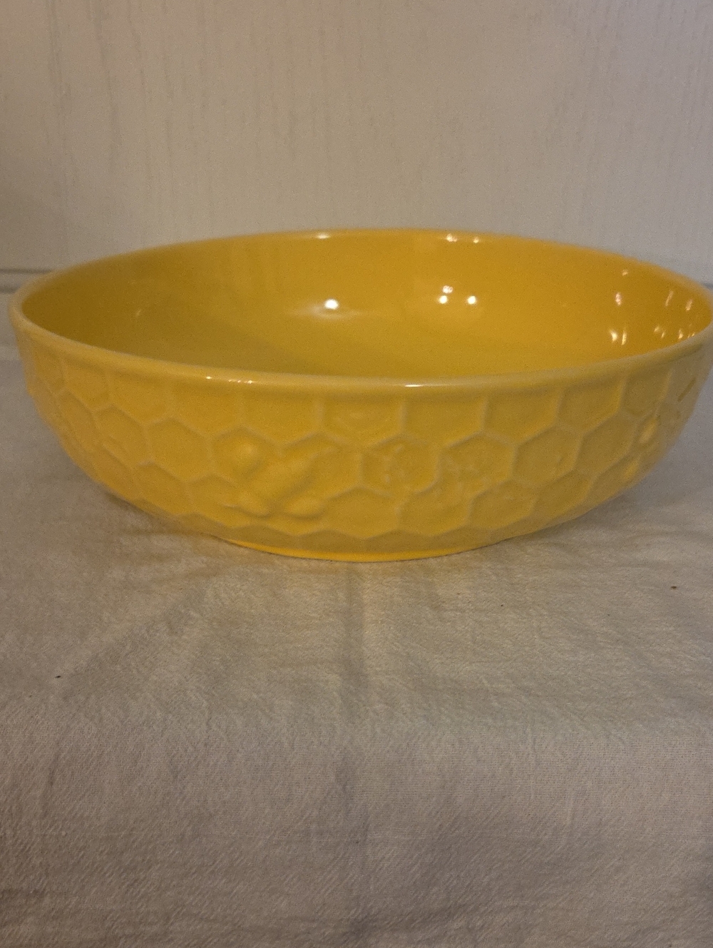 Temp-tations Yellow Honeycomb/Bee Ceramic Serving Bowl - 2.0 Quart NWT